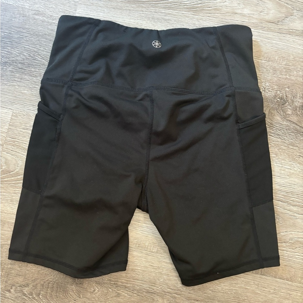 Gaiam Biker Shorts pockets size medium